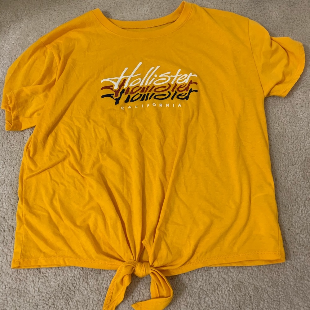 hollister yellow graphic cropped tee